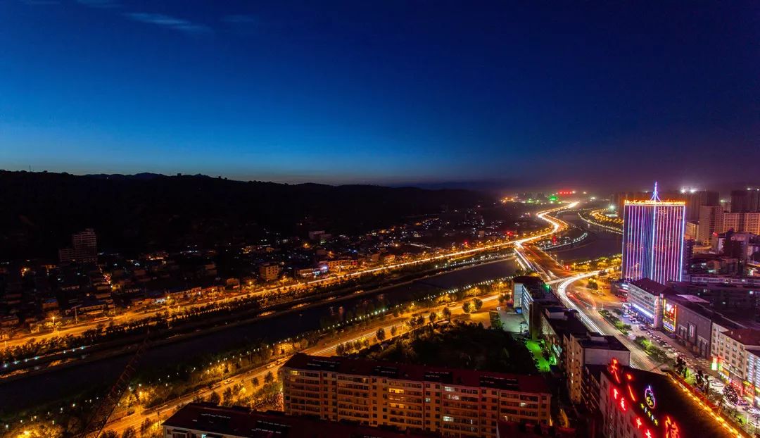 吕梁盛会,嘉宾云集,观众热情如火